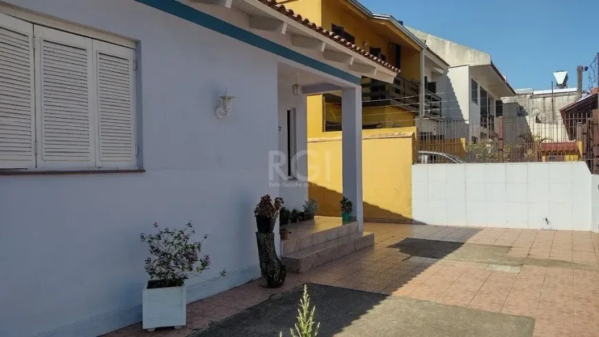 Foto 1 de Casa com 3 Quartos à venda, 101m² em Cavalhada, Porto Alegre