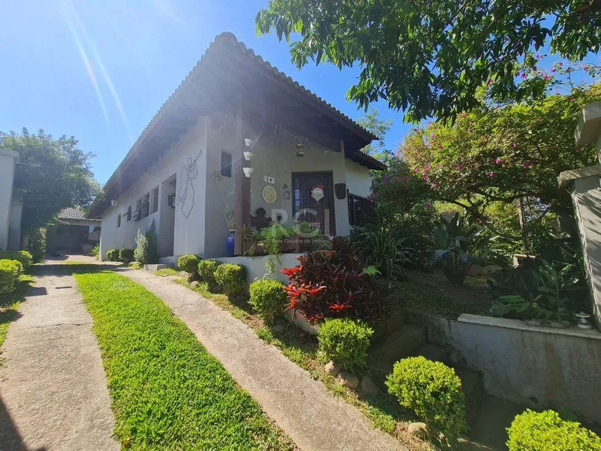 Foto 1 de Casa com 2 Quartos à venda, 135m² em Espiríto Santo, Porto Alegre