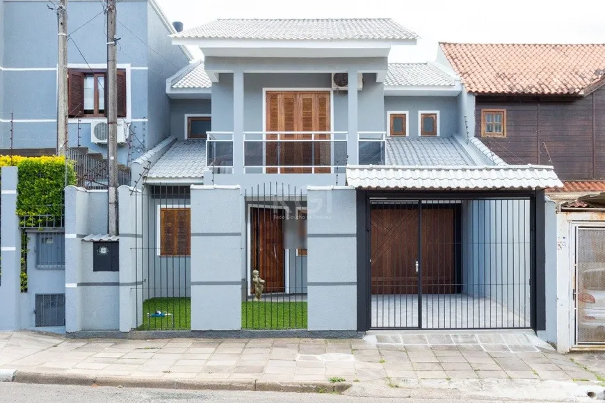 Foto 1 de Casa com 3 Quartos à venda, 247m² em Vila Nova, Porto Alegre