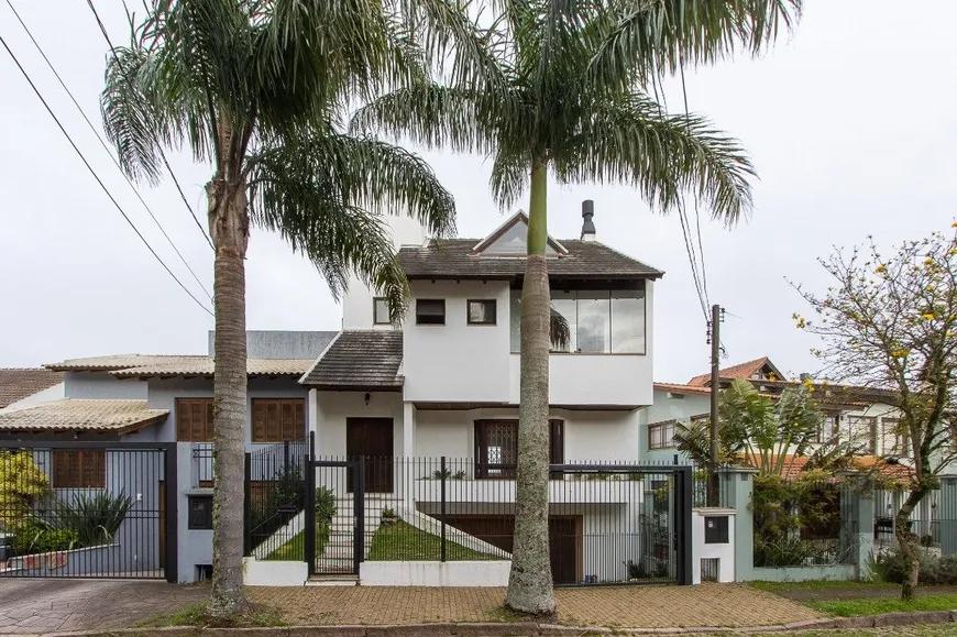 Foto 1 de Casa com 4 Quartos para alugar, 333m² em Teresópolis, Porto Alegre