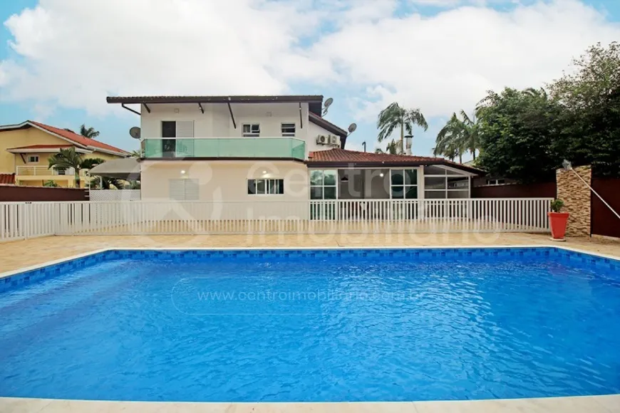 Foto 1 de Casa de Condomínio com 4 Quartos à venda, 240m² em Bougainvillee V, Peruíbe