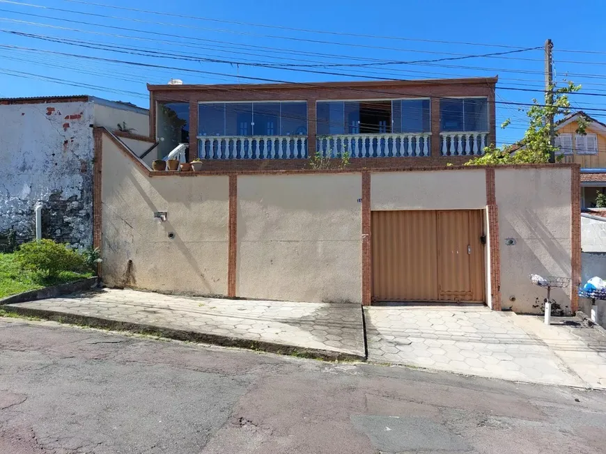 Foto 1 de Sobrado com 3 Quartos à venda, 250m² em Pilarzinho, Curitiba