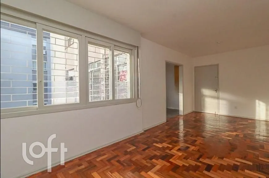 Foto 1 de Apartamento com 1 Quarto à venda, 32m² em Vila Ipiranga, Porto Alegre