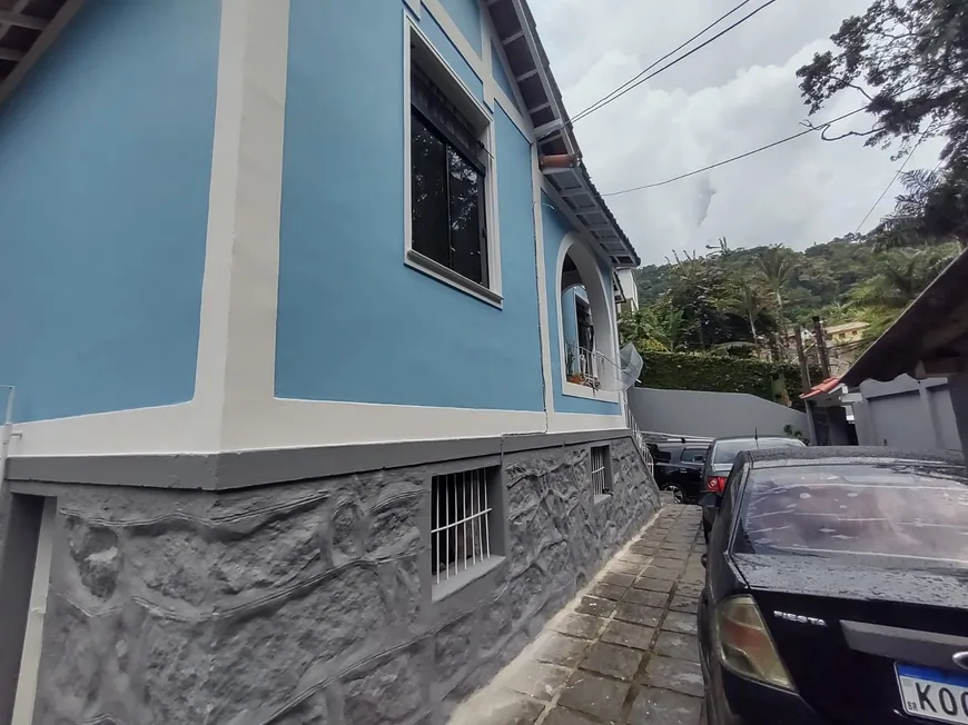 Foto 1 de Casa com 3 Quartos à venda, 130m² em Bingen, Petrópolis