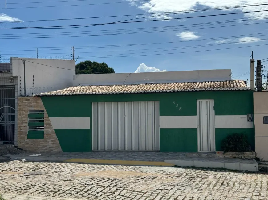 Foto 1 de Casa com 3 Quartos para alugar, 166m² em Barro Vermelho, Natal