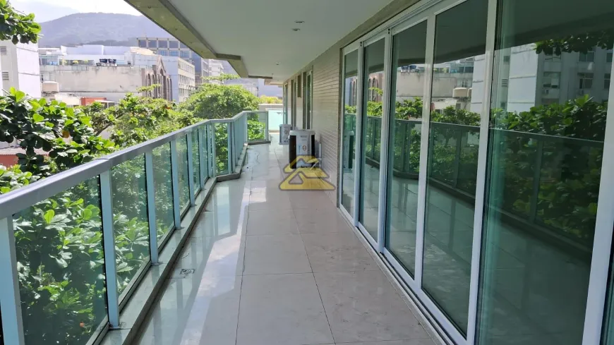 Foto 1 de Apartamento com 4 Quartos para alugar, 229m² em Leblon, Rio de Janeiro
