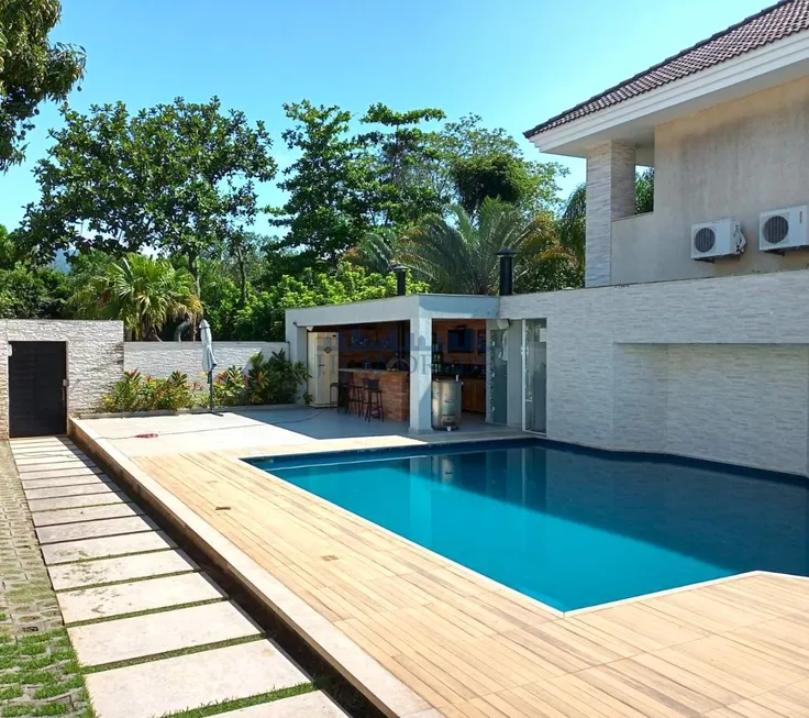 Foto 1 de Casa com 4 Quartos para venda ou aluguel, 550m² em Barra da Tijuca, Rio de Janeiro