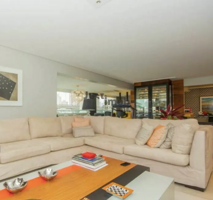 Foto 1 de Apartamento com 3 Quartos à venda, 206m² em Campo Belo, São Paulo