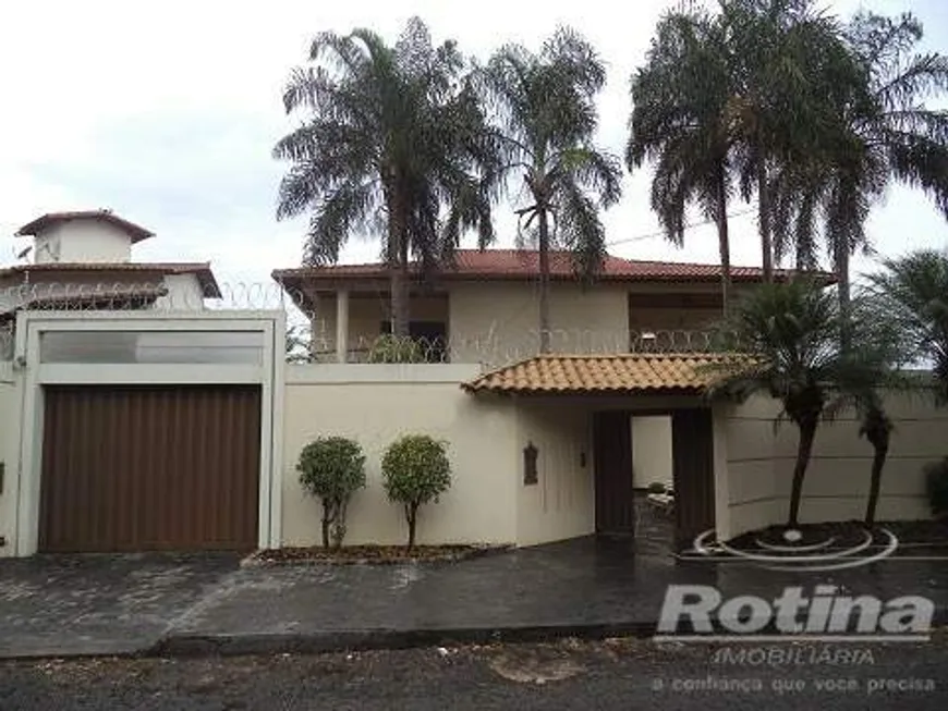 Foto 1 de Sala Comercial com 5 Quartos para alugar, 800m² em Cidade Jardim, Uberlândia