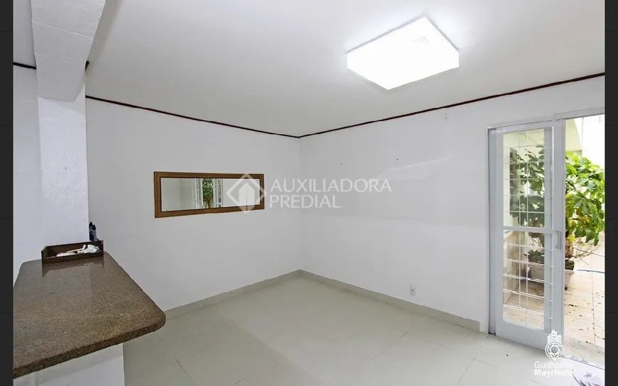 Foto 1 de Casa com 3 Quartos à venda, 400m² em Passo da Areia, Porto Alegre