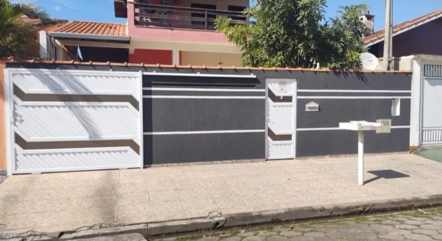 Foto 1 de Sobrado com 3 Quartos à venda, 134m² em Balneário Gaivotas, Itanhaém