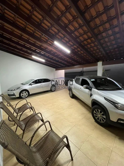 Foto 1 de Casa com 3 Quartos à venda, 190m² em Jardim Holanda, Uberlândia