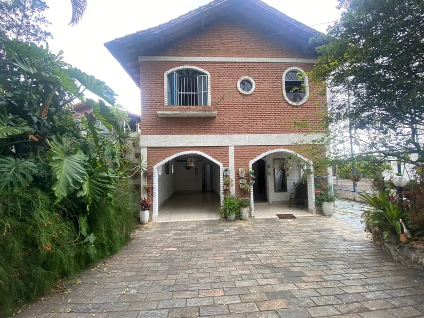 Foto 1 de Casa com 4 Quartos à venda, 322m² em Álvaro Camargos, Belo Horizonte