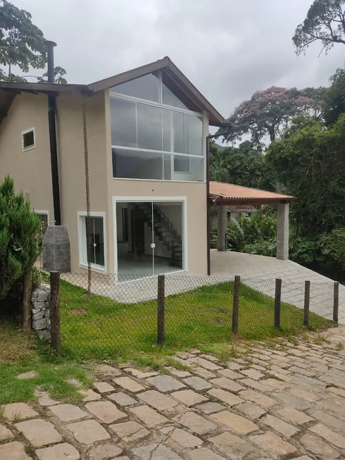 Foto 1 de Casa de Condomínio com 3 Quartos à venda, 140m² em Carangola, Petrópolis