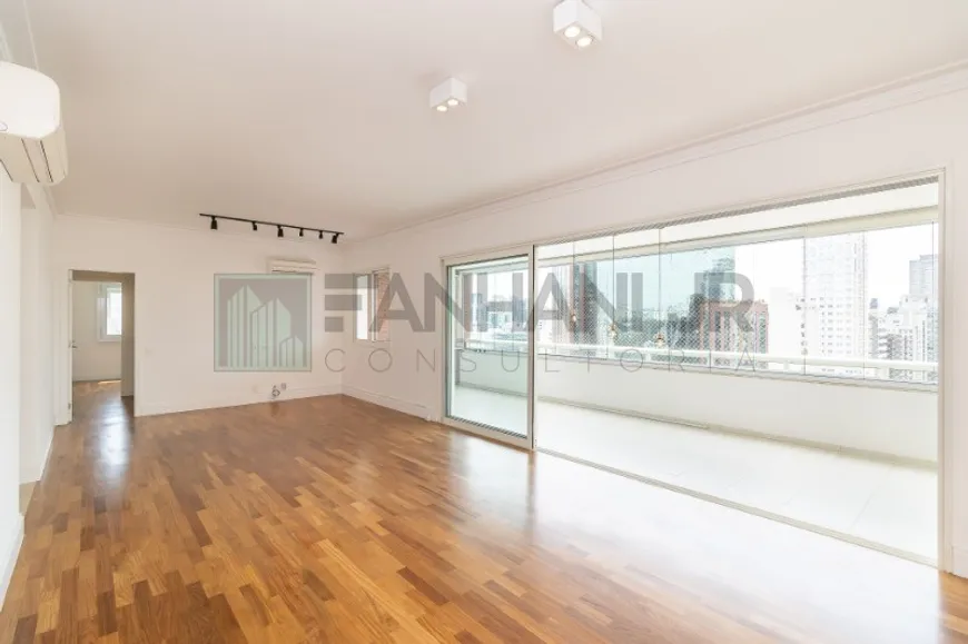 Foto 1 de Apartamento com 3 Quartos para alugar, 151m² em Itaim Bibi, São Paulo