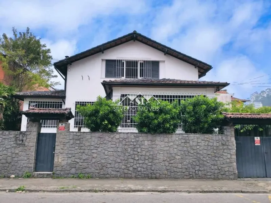 Foto 1 de Casa com 3 Quartos à venda, 214m² em Valparaiso, Petrópolis