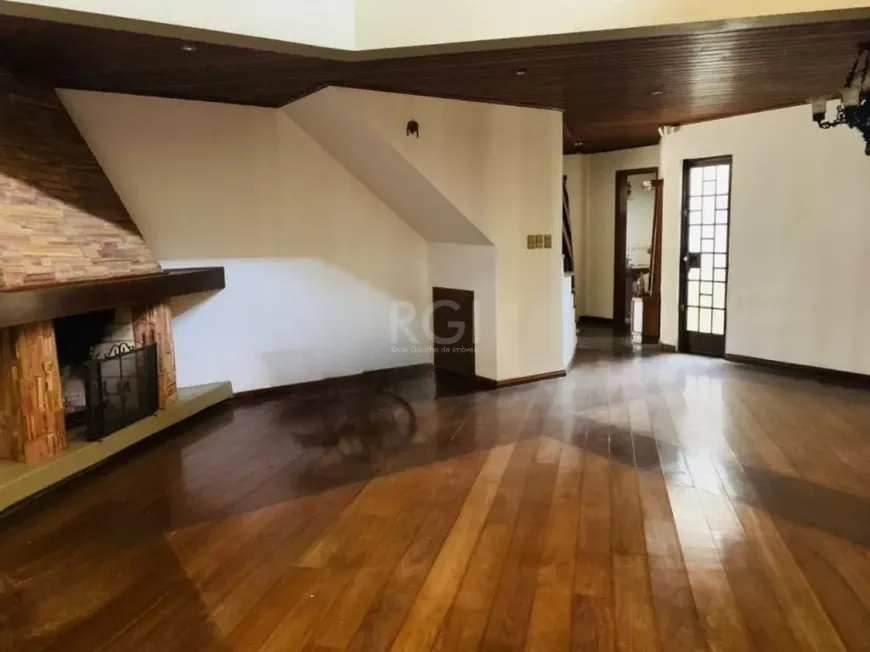 Foto 1 de Casa com 3 Quartos à venda, 332m² em Teresópolis, Porto Alegre