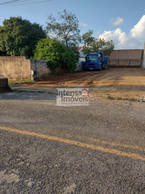 Foto 1 de Lote/Terreno à venda, 300m² em Loteamento Parque Piracangagua, Taubaté