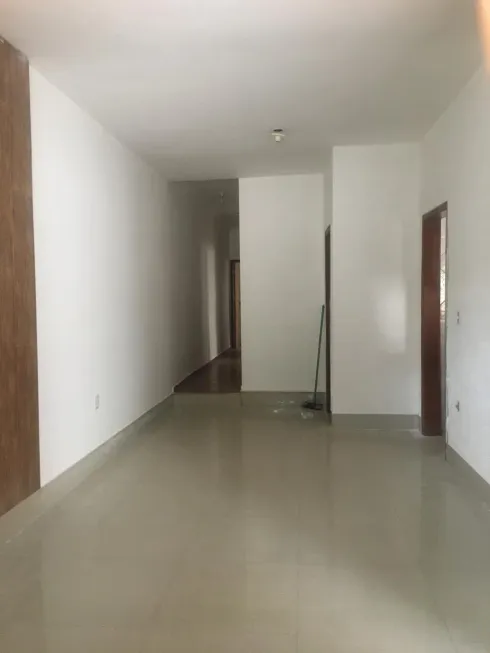 Foto 1 de Casa com 3 Quartos para alugar, 90m² em Planalto, Belo Horizonte