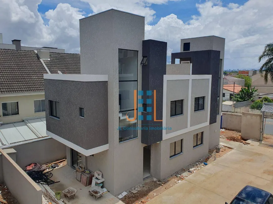 Foto 1 de Sobrado com 3 Quartos à venda, 105m² em Uberaba, Curitiba