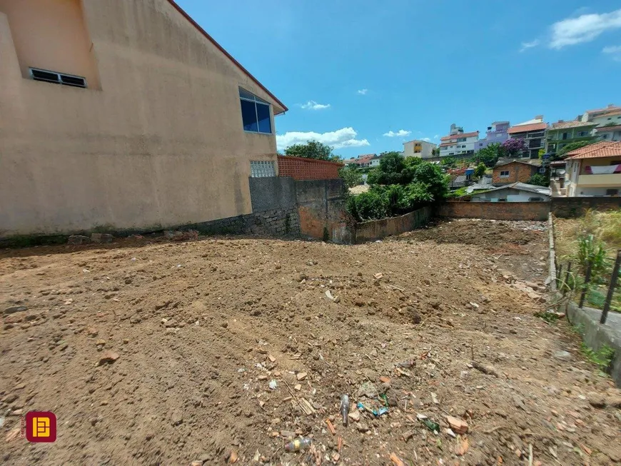 Foto 1 de Lote/Terreno à venda, 1m² em Barreiros, São José