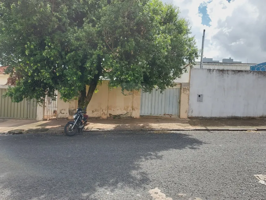 Foto 1 de Casa com 3 Quartos para alugar, 80m² em Martins, Uberlândia