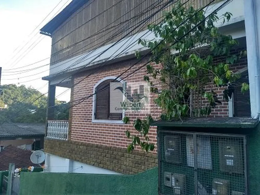 Foto 1 de Casa com 3 Quartos para alugar, 80m² em Estrada da Saudade, Petrópolis