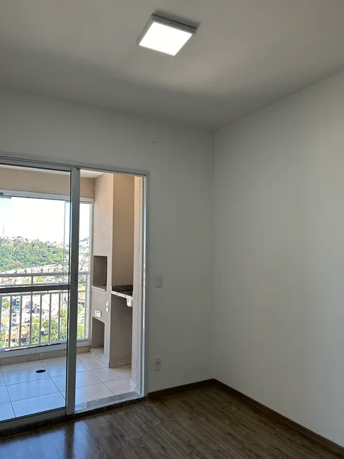 Foto 1 de Apartamento com 3 Quartos para alugar, 76m² em Jardim Tupanci, Barueri