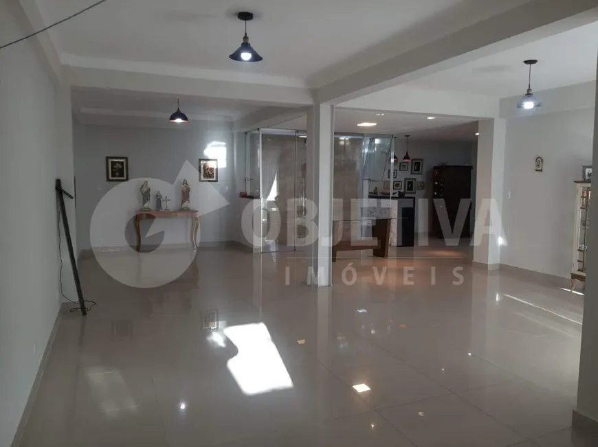 Foto 1 de Casa com 3 Quartos à venda, 240m² em Jardim Itália, Uberlândia