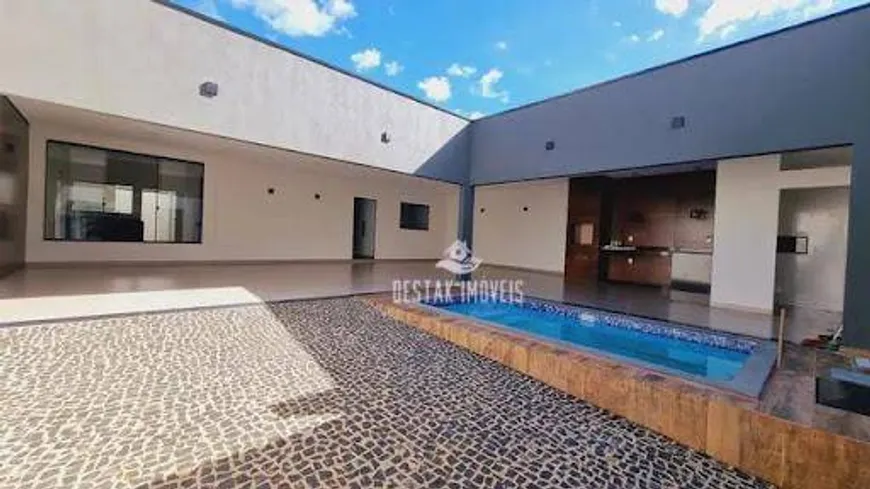 Foto 1 de Casa com 3 Quartos à venda, 220m² em Jardim Europa, Uberlândia