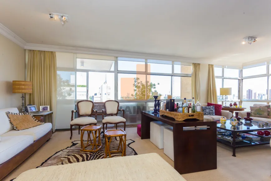 Foto 1 de Apartamento com 3 Quartos para alugar, 300m² em Higienópolis, São Paulo