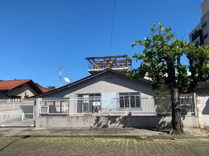 Foto 1 de Casa com 5 Quartos à venda, 183m² em Bucarein, Joinville