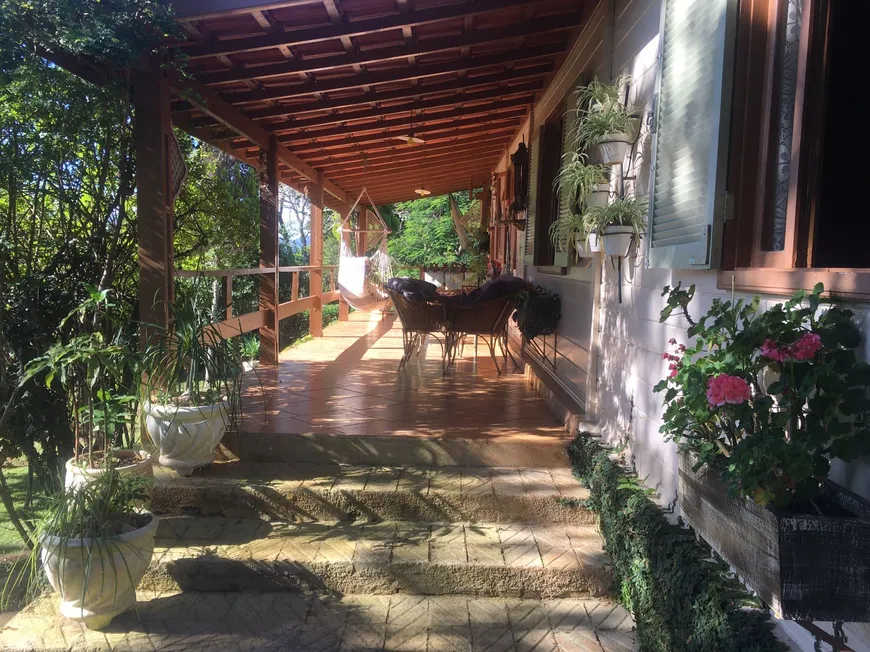 Foto 1 de Fazenda/Sítio com 4 Quartos à venda, 430m² em Zona Rural, Joanópolis