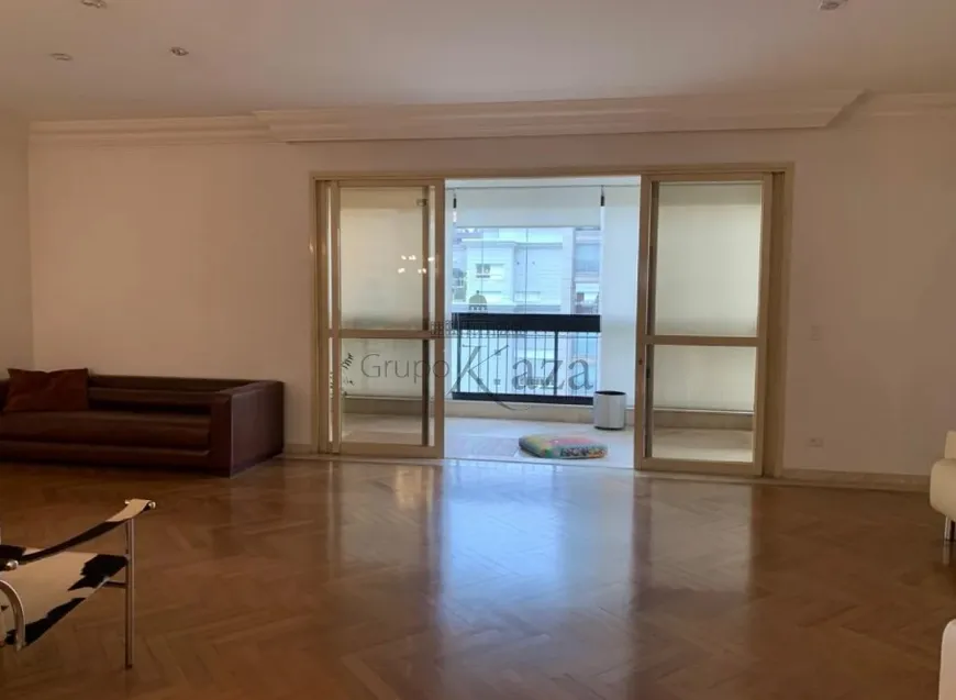 Foto 1 de Apartamento com 4 Quartos à venda, 208m² em Itaim Bibi, São Paulo