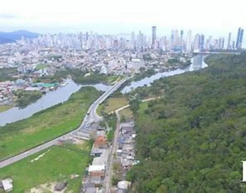 Foto 1 de Lote/Terreno à venda, 12000m² em Nova Esperanca, Balneário Camboriú