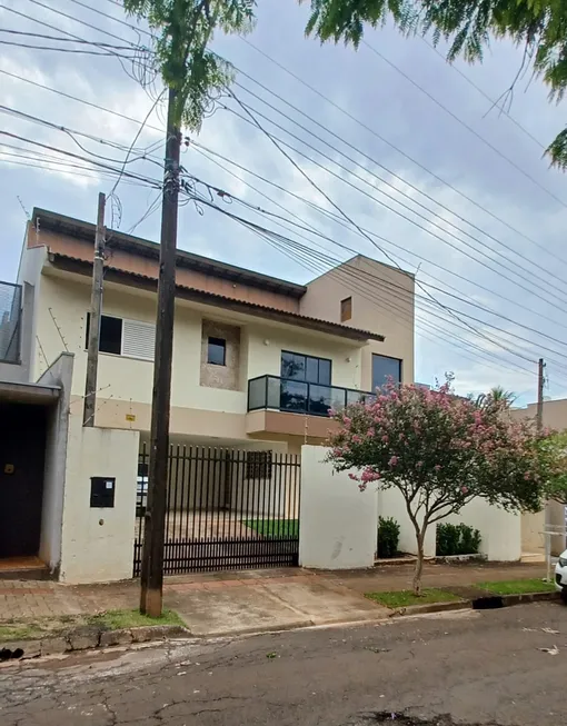 Foto 1 de Sobrado com 3 Quartos à venda, 167m² em Jardim Napoles, Londrina