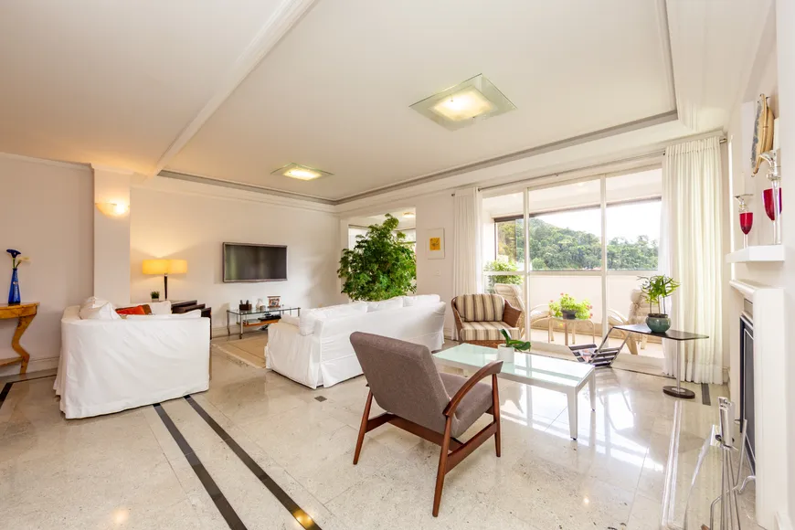 Foto 1 de Apartamento com 4 Quartos à venda, 257m² em Agriões, Teresópolis