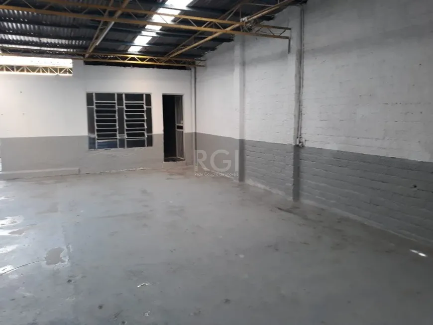 Foto 1 de Galpão/Depósito/Armazém à venda, 203m² em Santa Maria Goretti, Porto Alegre