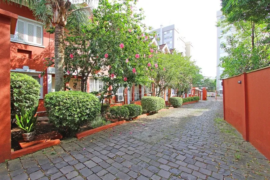 Foto 1 de Casa de Condomínio com 3 Quartos à venda, 108m² em Teresópolis, Porto Alegre