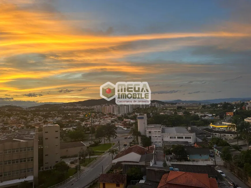 Foto 1 de Apartamento com 2 Quartos à venda, 77m² em Itacorubi, Florianópolis