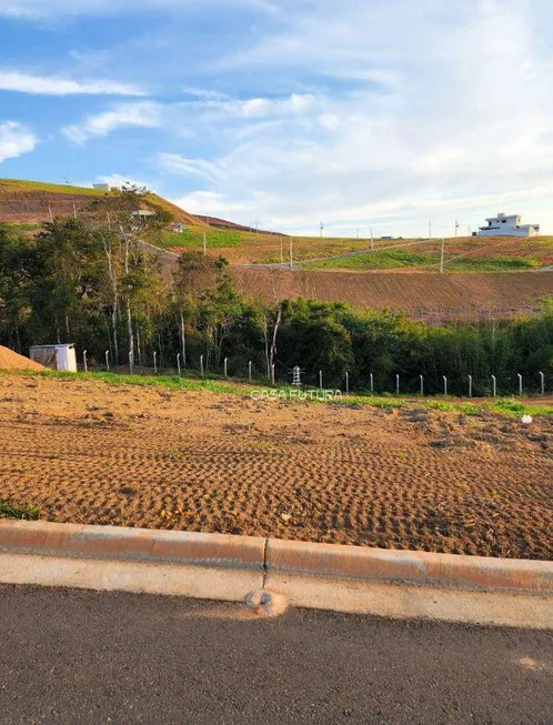 Foto 1 de Lote/Terreno à venda, 330m² em Casa de Pedra, Volta Redonda