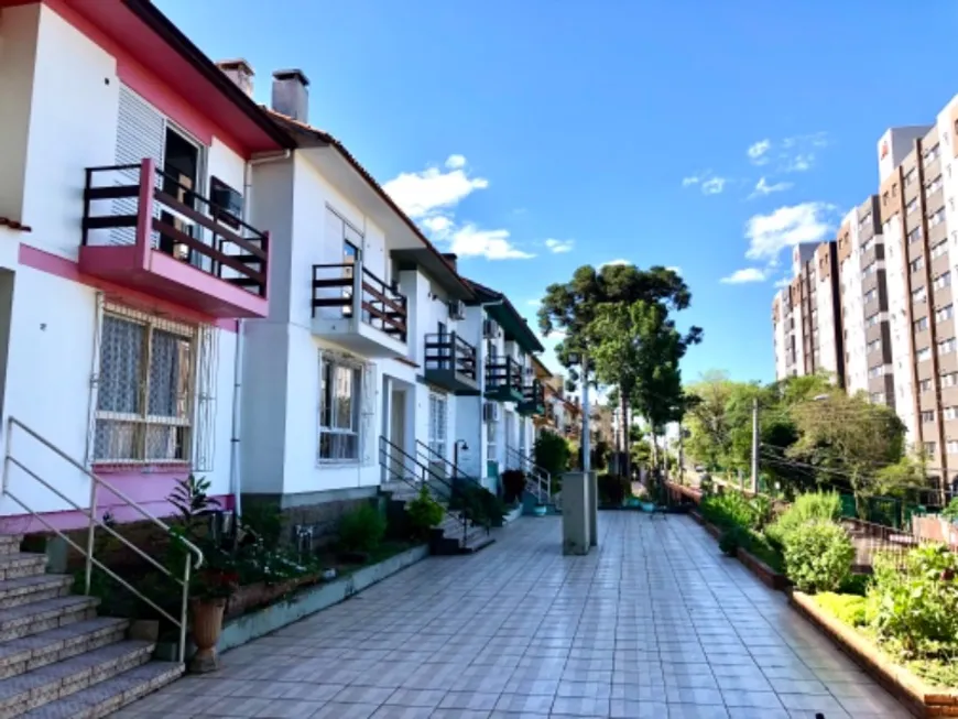 Foto 1 de Sobrado com 3 Quartos à venda, 160m² em Santo Antônio, Porto Alegre