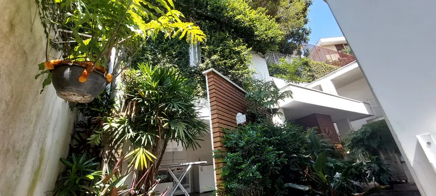 Foto 1 de Casa com 4 Quartos para venda ou aluguel, 430m² em Pacaembu, São Paulo