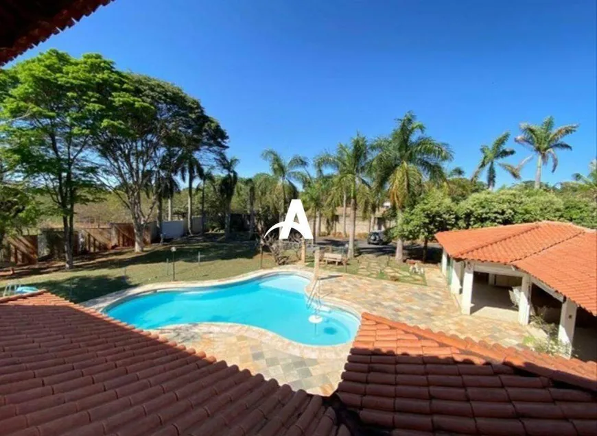 Foto 1 de Fazenda/Sítio com 4 Quartos à venda, 500m² em Mansões Aeroporto, Uberlândia