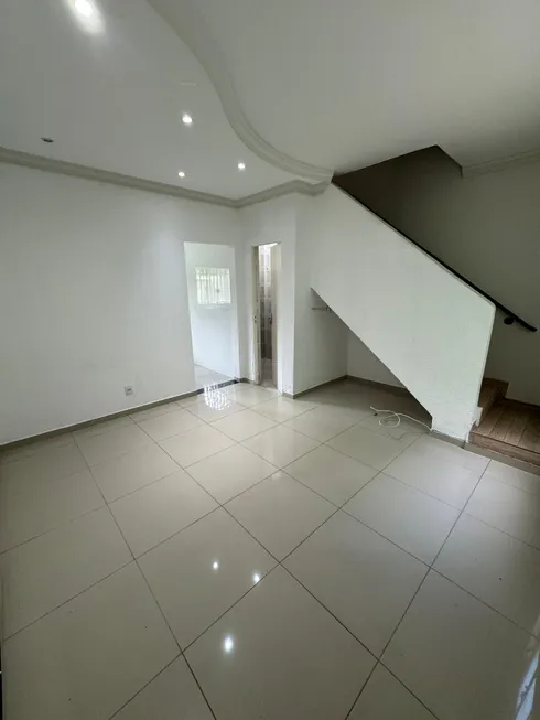 Foto 1 de Casa com 2 Quartos à venda, 67m² em Alvorada, Contagem