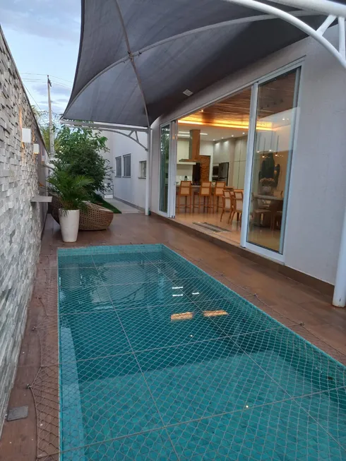 Foto 1 de Casa de Condomínio com 4 Quartos à venda, 187m² em Jardins Lisboa, Goiânia