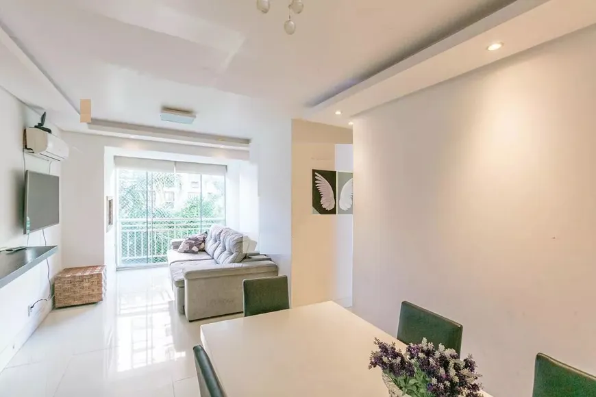 Foto 1 de Apartamento com 2 Quartos à venda, 64m² em Passo da Areia, Porto Alegre