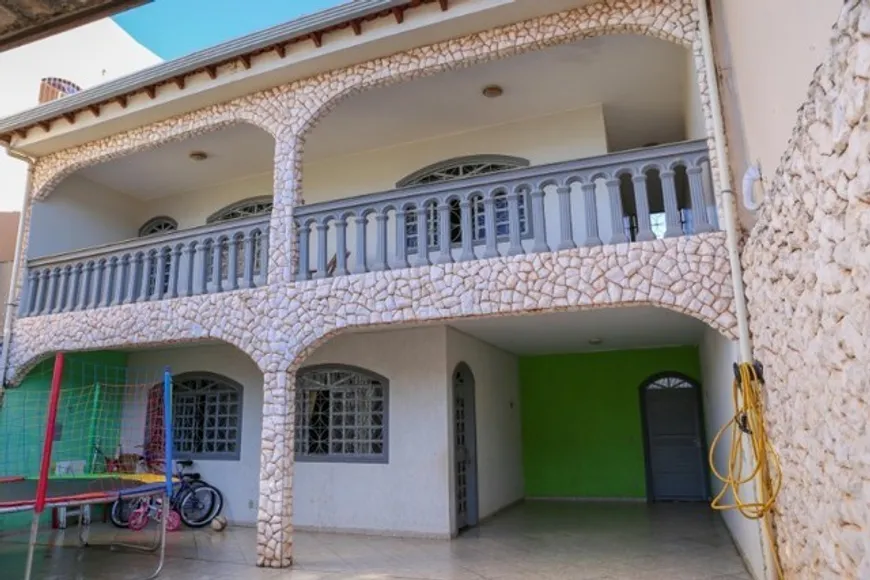 Foto 1 de Casa com 5 Quartos à venda, 650m² em Setor Tradicional, Brasília