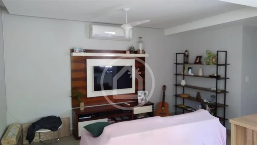 Foto 1 de Casa com 2 Quartos à venda, 90m² em Jardim Guanabara, Rio de Janeiro