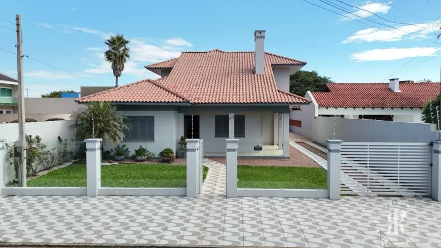 Foto 1 de Casa com 4 Quartos à venda, 300m² em São José, Tramandaí